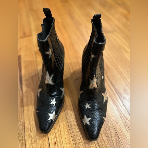 Betsey Johnson Izak Metallic Star Snake Embossed Western Ankle Boots size 7.5 - Picture 5 of 7
